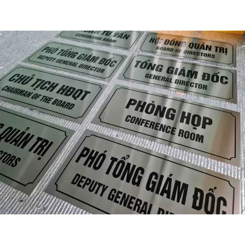 Bảng tên phòng chức danh dán cửa chất liệu nhôm alu cao cấp, tặng kèm keo dán, có hỗ trợ thiết kế theo yêu cầu miễn phí
