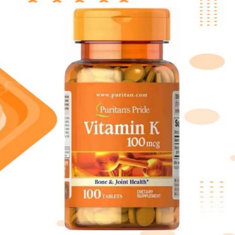 Viên uống Puritan's Pride Vitamin K 100 mcg |100 viên| Kích hoạt quá trình đông máu/Ngăn ngừa vôi hóa mạch máu & Bảo vệ sức khỏe của xương [S/P Chuẩn Mỹ]