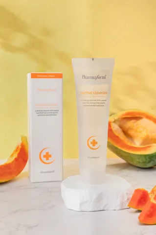 Sữa rửa mặt  Enzyme Cleanser Pharmaform loại sạch lớp trang điểm, bụi bẩn và bã nhờn không khô da 150ml