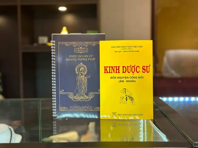 COMBO 2 Quyển Gồm Kinh Dược Sư và Vở Chép Kinh In Mờ Dược Sư Tập Chép Kinh Tu Tập