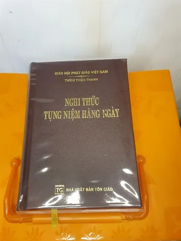 Quyển Nghi thức tụng niệm hàng ngày Thiện Thanh 879606
