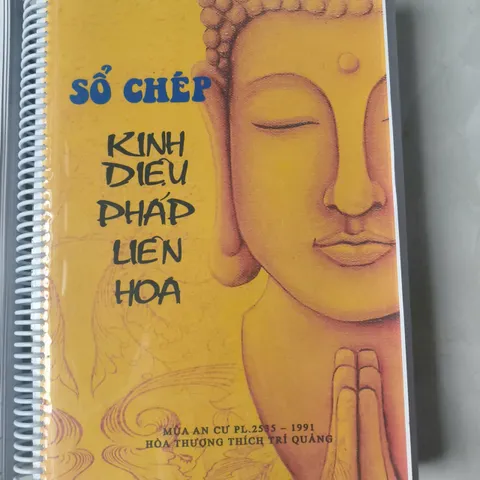 VỞ CHÉP KINH DIỆU PHÁP LIÊN HOA CHỮ MỜ VÀ TRẮNG TRƠN CỦA HT THÍCH TRÍ QUẢNG, HT THÍCH TRÍ TỊNH - TẶNG 20 VIẾT