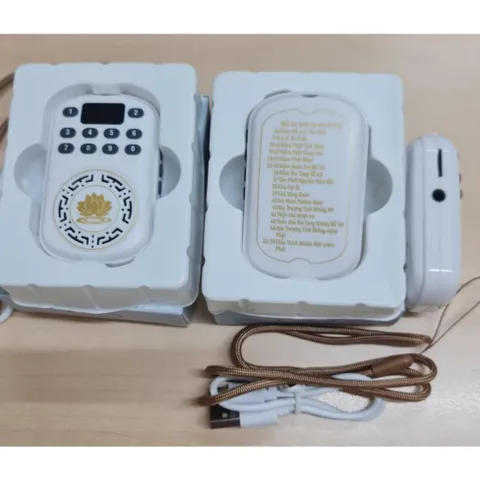 Tặng cốc sạc, Máy niệm Phật Mini 50 bài có thần chú dược sư trị bệnh 50 bài, có khe thẻ nhớ