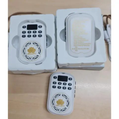Tặng cốc sạc, Máy niệm Phật Mini 50 bài có thần chú dược sư trị bệnh 50 bài, có khe thẻ nhớ