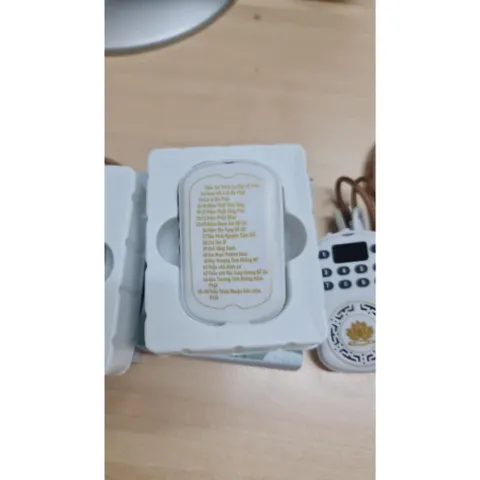 Tặng cốc sạc, Máy niệm Phật Mini 50 bài có thần chú dược sư trị bệnh 50 bài, có khe thẻ nhớ