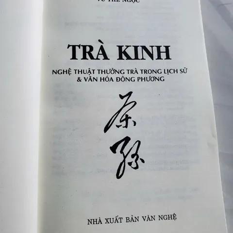 Trà Kinh (quyển sách đầu tiên viết về nghệ thuật uống trà của Đông phương) – Vũ Thế Ngọc