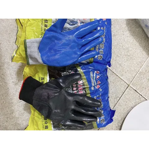 1 Đôi gang tay phủ sơn 388 màu xanh, màu đen
