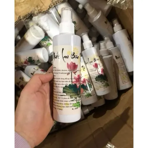 Nước lau ban thờ Trầm Hương cao cấp 500ml