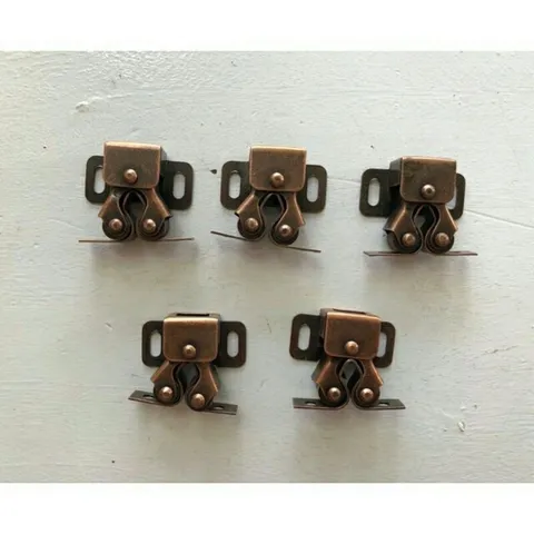 Chốt sập cánh tủ hàng loại 1