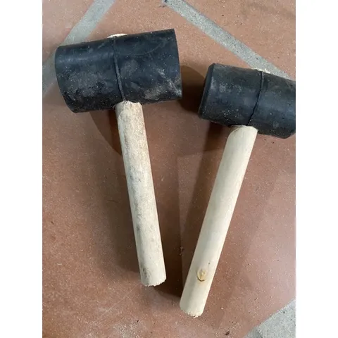 Búa cao su cỡ trung và cỡ đại