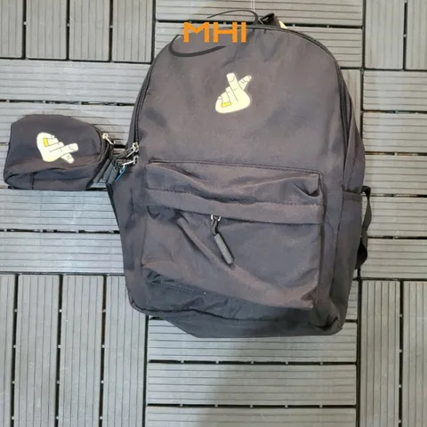 Balo nam nữ phong cách unisex- Mua tấm lót sàn ban công nhận Deal Sốc