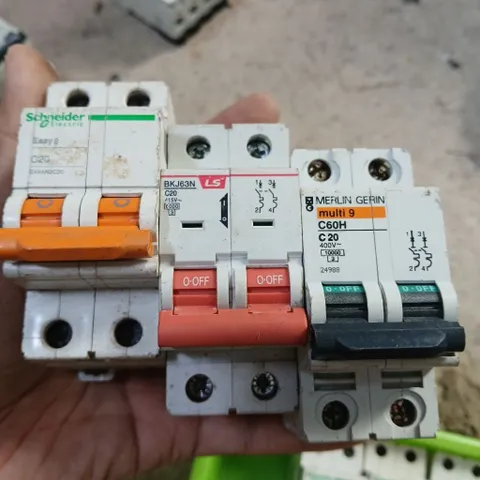 cb tép đôi 1 pha điện gia đinh 220v tháo máy germany Korea taiwan