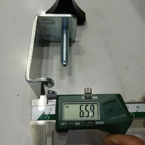 kẹp bàn ốc m10 dày 5mm tháo máy tay vặn nhựa hàng mới