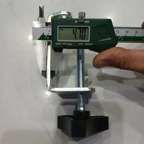 kẹp bàn ốc m10 dày 5mm tháo máy tay vặn nhựa hàng mới