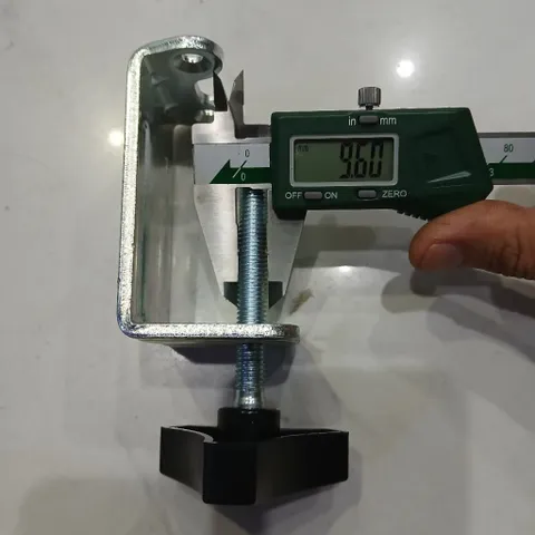 kẹp bàn ốc m10 dày 5mm tháo máy tay vặn nhựa hàng mới