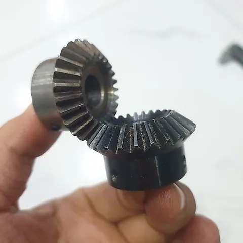 bánh răng góc 90 độ trục phi 8 10 12 15 18 20 chế bộ truyền động vuông góc