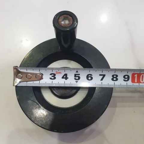 tay quay sắt nhựa kĩ thuật 80 100 ôm trục kim loại phi 10 12mm