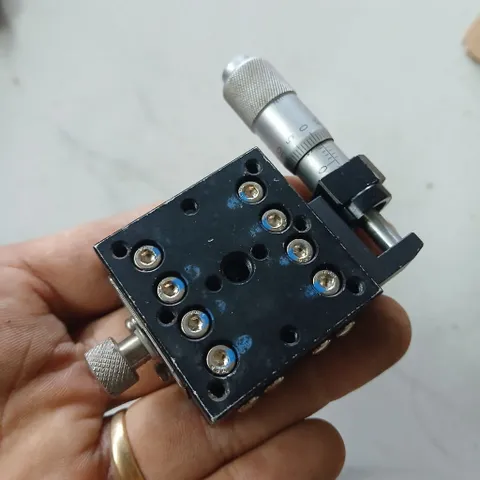 bàn trượt tinh chỉnh một trục 40x40 dùng panme 0.01 mm ray con lăn độ chính xác cao hành trình 13mm có vạch