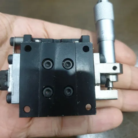 bàn trượt tinh chỉnh một trục 40x40 dùng panme 0.01 mm ray con lăn độ chính xác cao hành trình 13mm có vạch