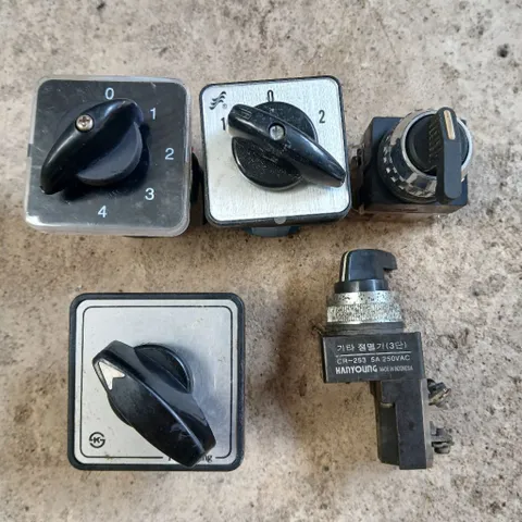 công tắc xoay switch gạt giữ vị trí on off 2 3 4 vị trí nhiều hãng