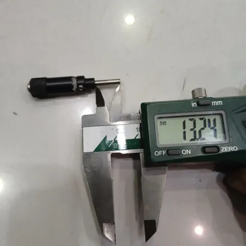 2 cái panme nhỏ đen hành trình 10mm tháo máy có khóa cài đặt vị trí