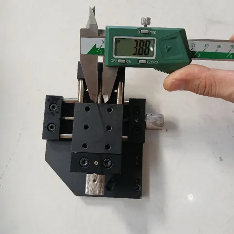 bàn trượt xy nhôm tháo máy hành trình 20mm ren mịn tháo máy