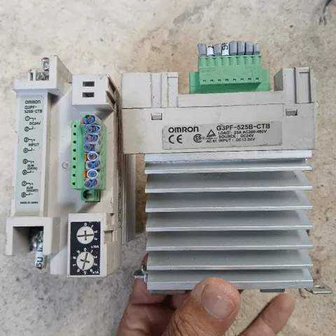 ssr thyristor tản nhiệt to 25A 40A france omron 500v 1 pha g3pf-525b-ctb