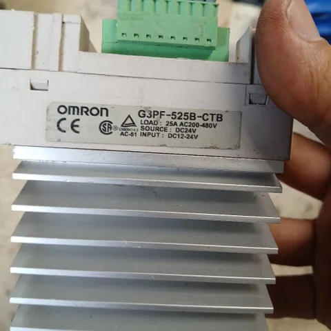 ssr thyristor tản nhiệt to 25A 40A france omron 500v 1 pha g3pf-525b-ctb