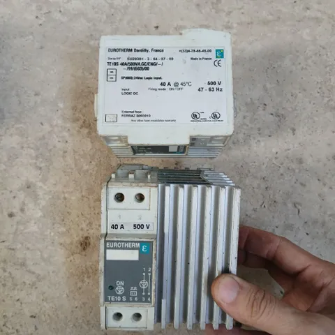 ssr thyristor tản nhiệt to 25A 40A france omron 500v 1 pha g3pf-525b-ctb