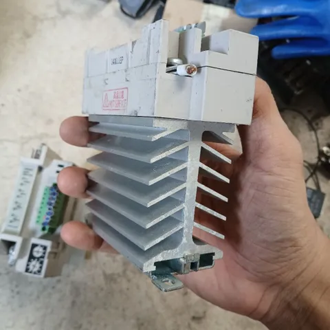ssr thyristor tản nhiệt to 25A 40A france omron 500v 1 pha g3pf-525b-ctb