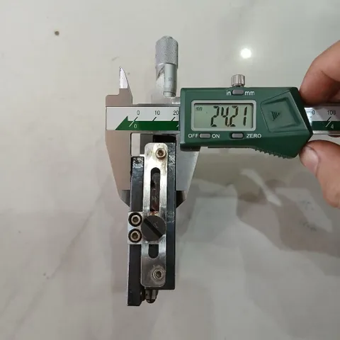 [thép 75x75] bàn trượt panme 0.01mm hành trình 15mm ray con lăn có khóa