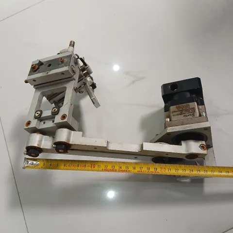 cụm tay gắp đặt xi lanh kẹp xoay kèm hộp số giảm tốc 1/10 step 57 tháo máy