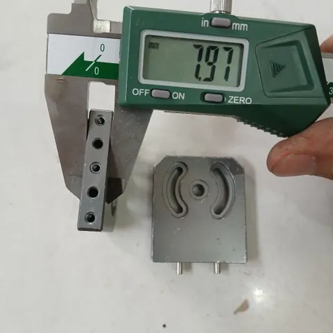 cặp pad trục xoay rãnh hạt đậu xoay giữ vị trí tháo máy nhôm anode