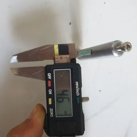 trục thép tròn phi 12 dài 61mm có lỗ xuyên thân