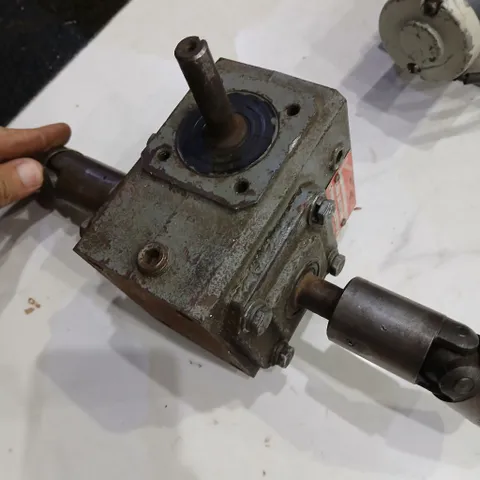 [emerson USA] hộp số giảm tốc kèm 2 khớp nối tỉ lệ 1/5 bánh răng trục vít
