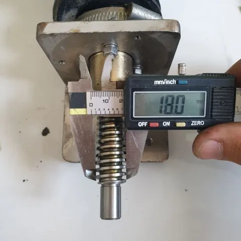 bộ hộp số vuông góc nâng hạ vít me cơ phi 18 tỉ lệ 1/16 kèm ke góc inox