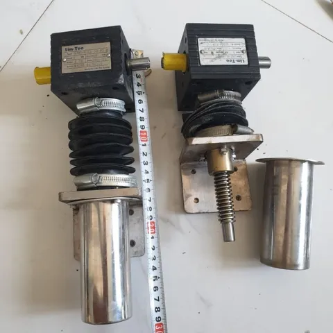 bộ hộp số vuông góc nâng hạ vít me cơ phi 18 tỉ lệ 1/16 kèm ke góc inox