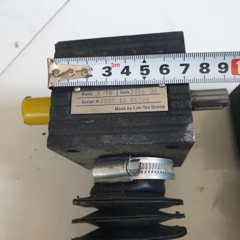 bộ hộp số vuông góc nâng hạ vít me cơ phi 18 tỉ lệ 1/16 kèm ke góc inox