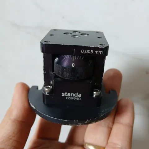 [standa sigmakoki] bộ nâng hạ standa vuông 40x40 hành trình 13mm