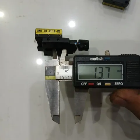 Dịch chỉnh mang cá vít me cơ đai đồng thau vuông 25mm có khóa hành trình 10mm