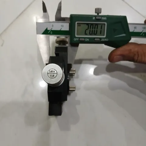 bàn chỉnh xy nghiêng Sigma koki tia laser độ chính xác siêu cao 1 micromet