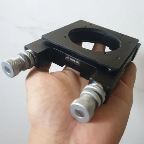bàn chỉnh xy nghiêng Sigma koki tia laser độ chính xác siêu cao 1 micromet