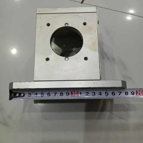 hộp nhôm có lỗ dày 11mm rãnh hạt đậu chỉnh góc xoay chế đầu tiện phay chống tâm
