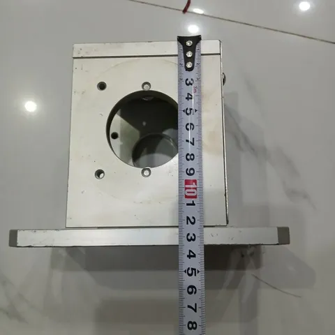 hộp nhôm có lỗ dày 11mm rãnh hạt đậu chỉnh góc xoay chế đầu tiện phay chống tâm