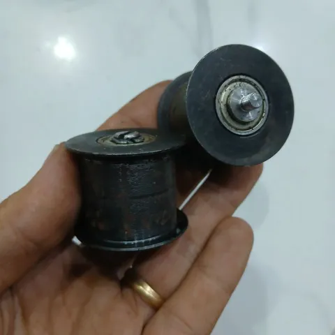 ru lô con lăn thép có mép gờ đường kính 30 2 vòng bi 698 ốc M5 đai nhám băng chuyền
