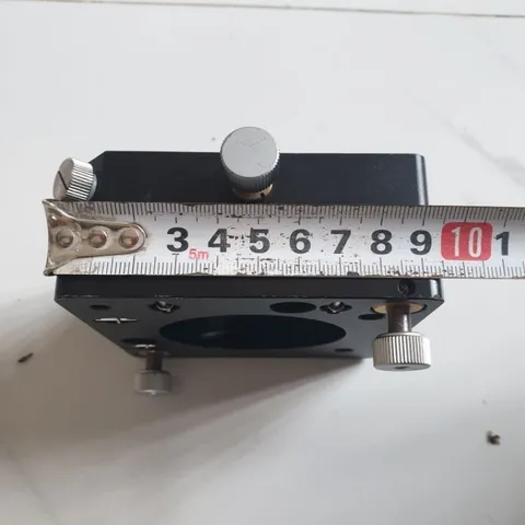 bộ chỉnh nghiêng thăng bằng kèm XY 2 trục có khóa optosigma vuông 95mm thông lỗ 55mm nhôm anode đen