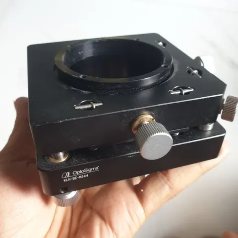 bộ chỉnh nghiêng thăng bằng kèm XY 2 trục có khóa optosigma vuông 95mm thông lỗ 55mm nhôm anode đen