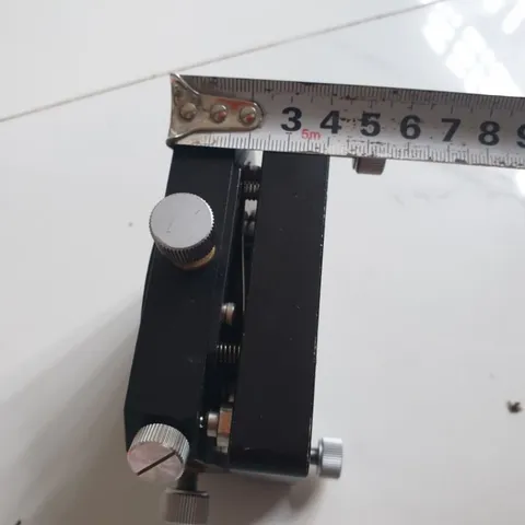 bộ chỉnh nghiêng thăng bằng kèm XY 2 trục có khóa optosigma vuông 95mm thông lỗ 55mm nhôm anode đen