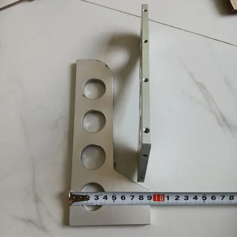 cặp ke nhôm dày 8mm kích thước 210x90mm sẵn lỗ ốc trục z hàn gọt cell pin