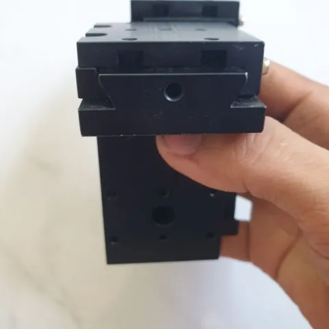 bộ căn chỉnh đồng tâm mang cá 3 trục xyz nhôm anode đen